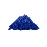 Blaue Kabelbinder im hunderter Bündel werden nach vorne liegend dargestellt