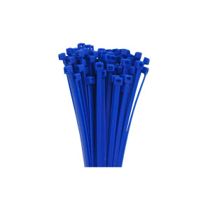 Blaue Kabelbinder im hunderter Bündel sind in der...