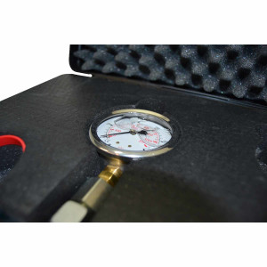 250 Bar Manometer im Koffer mit Manometerverschraubung als T Prüfer für die Hydraulik