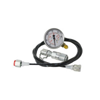 Hydraulik Druckprüfer mit 250 bar Manometer liegt zusammengeschraubt auf der Vorgefrästen Schaumstoffplatte und wird von oben abgelichtet