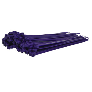 Violette Kabelbinder im hunderter Bündel sind nach...
